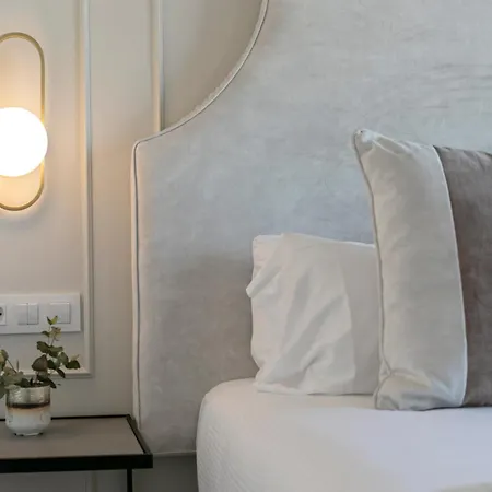 Isg Modern Atticpool At The Cathedralfree Parking Appartement *