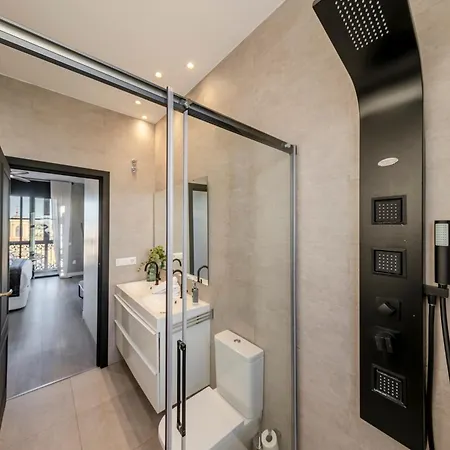 Isg Modern Atticpool At The Cathedralfree Parking * Sevilla
