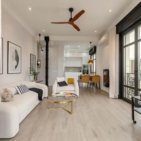 Isg Modern Atticpool At The Cathedralfree Parking Appartement