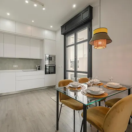 Isg Modern Atticpool At The Cathedralfree Parking Appartement *