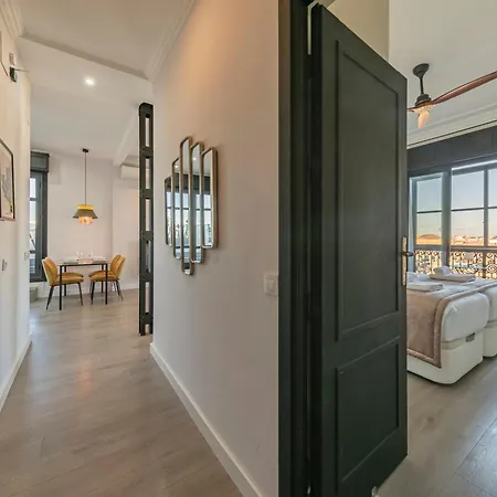 Isg Modern Atticpool At The Cathedralfree Parking Appartement *
