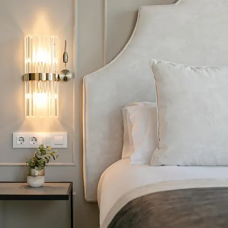 Isg Modern Atticpool At The Cathedralfree Parking Appartement