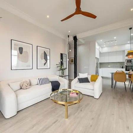 Isg Modern Atticpool At The Cathedralfree Parking Appartement *