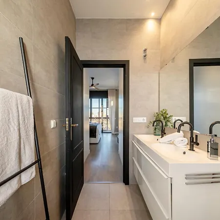 Isg Modern Atticpool At The Cathedralfree Parking Appartement *